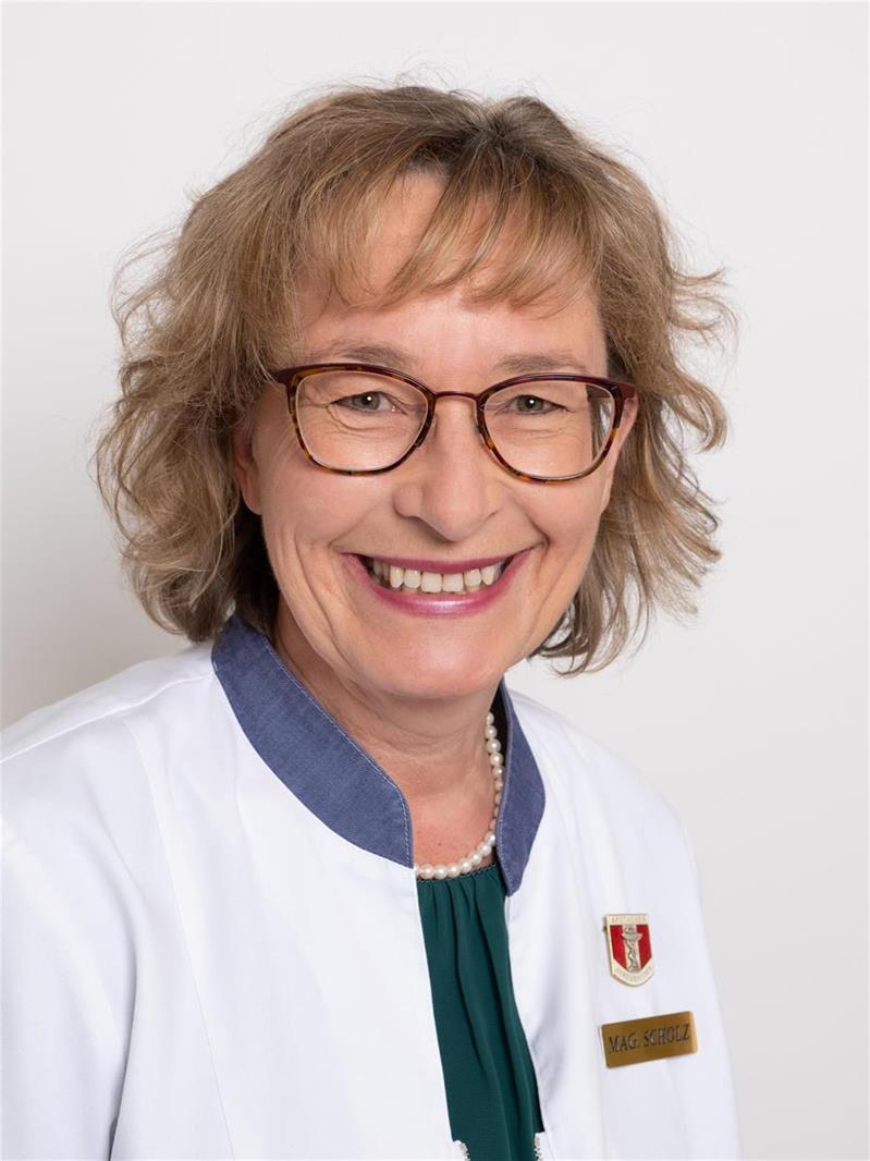 Frau Magister